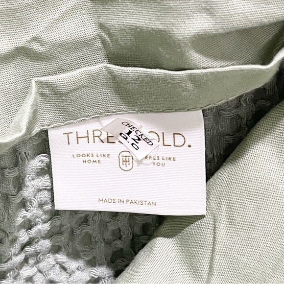 THRESHOLD TARGET Set Of 2 Green Honeycomb Texture Standard Pillow Shams 22”X28” - Picture 5 of 5